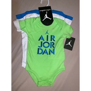 NWT Jordan 3pc outfit💚💙